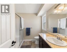 1942 Bear Pl, Campbell River, BC V9H1R3 Photo 14