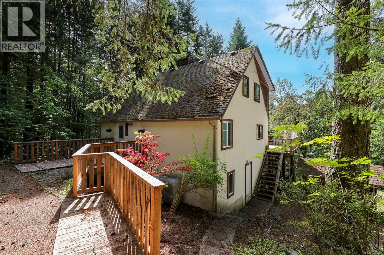 4026 MacAulay Rd - 1