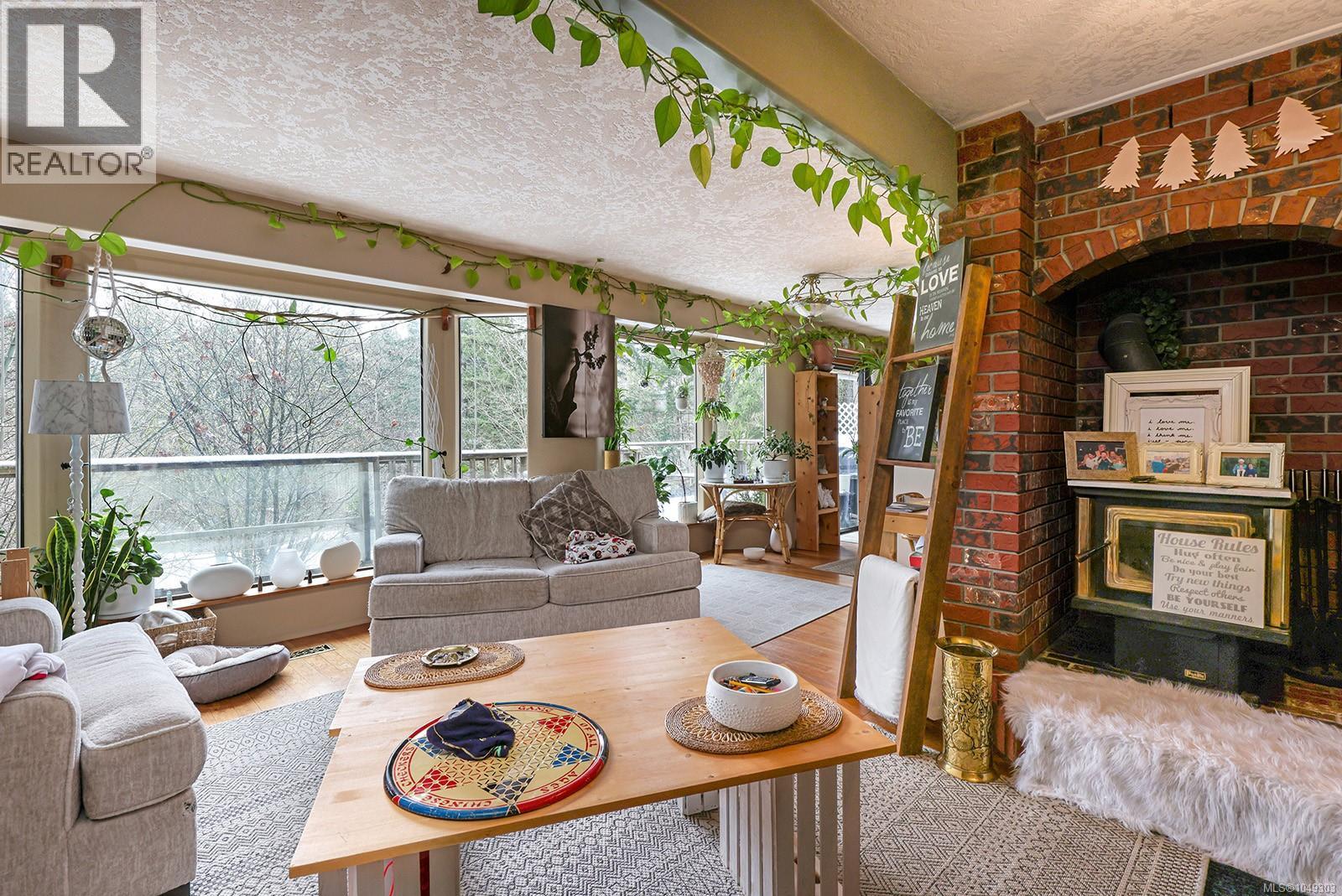 4026 MacAulay Rd - 2