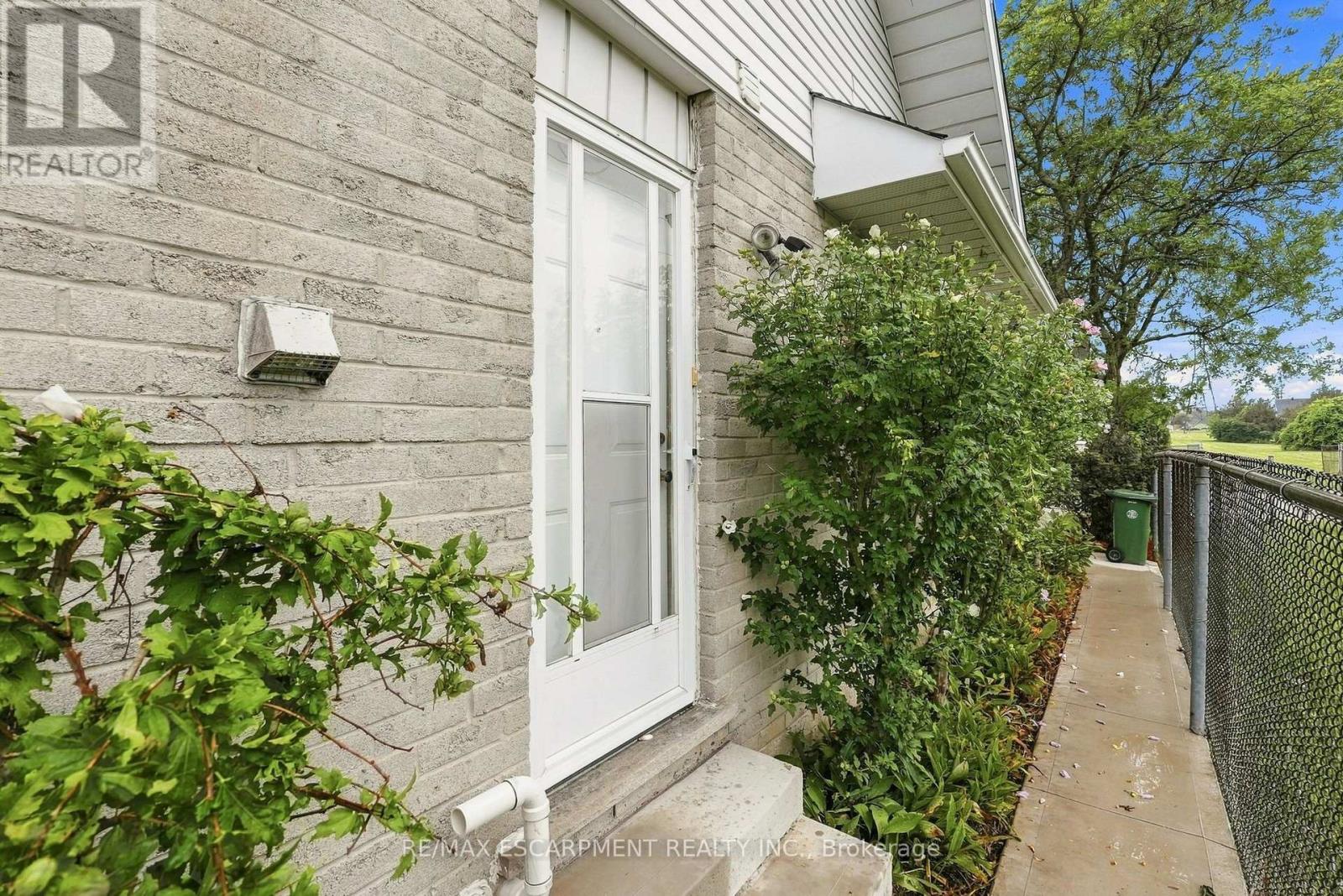 158 RUSHDALE DRIVE - 42