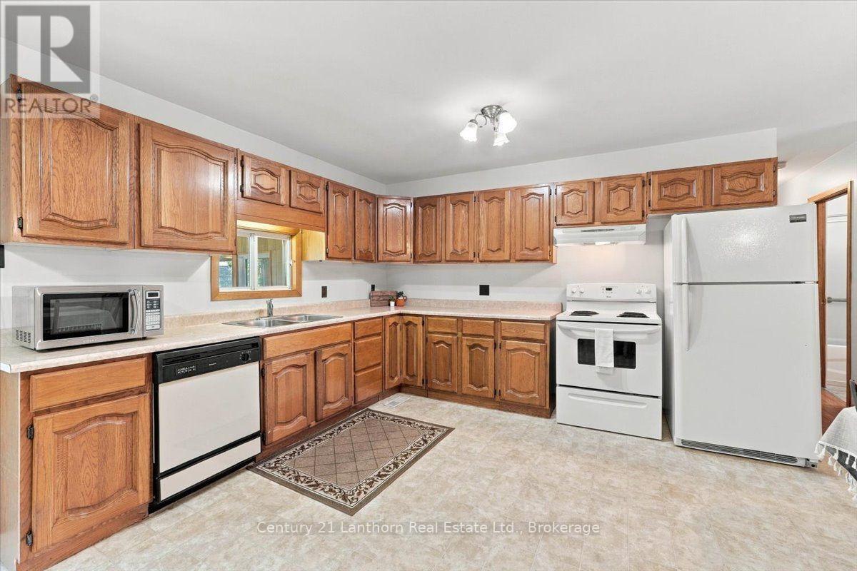 18 DINGMAN STREET - Image 6