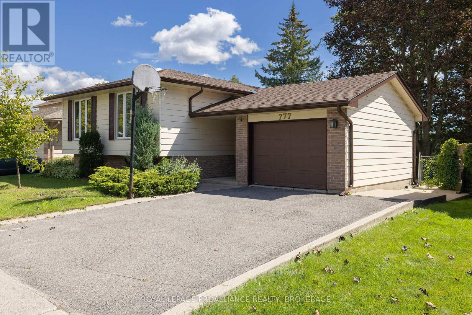 777 KIMBERLEY STREET - 2