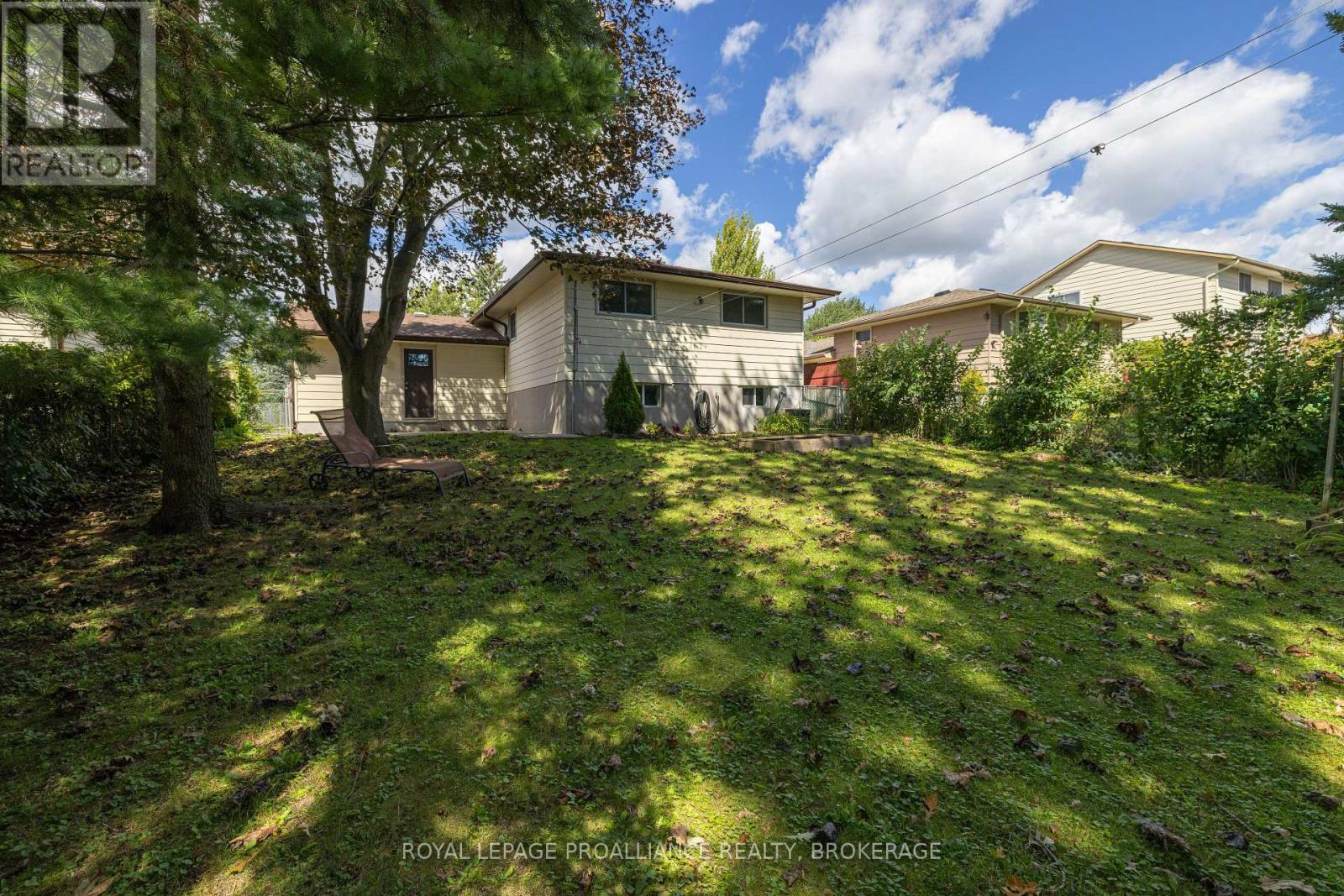 777 KIMBERLEY STREET - 5