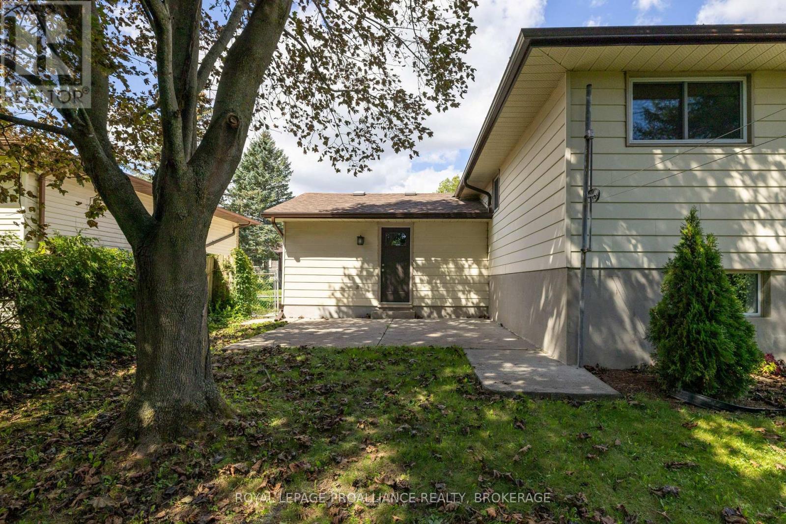 777 KIMBERLEY STREET - 7