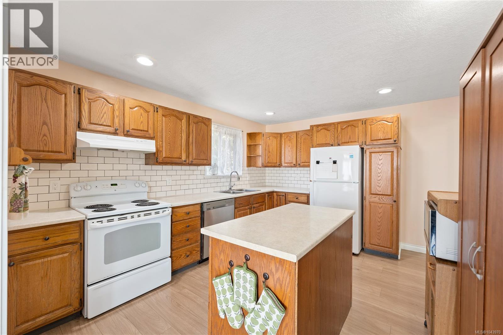 429 Davis Rd - 9