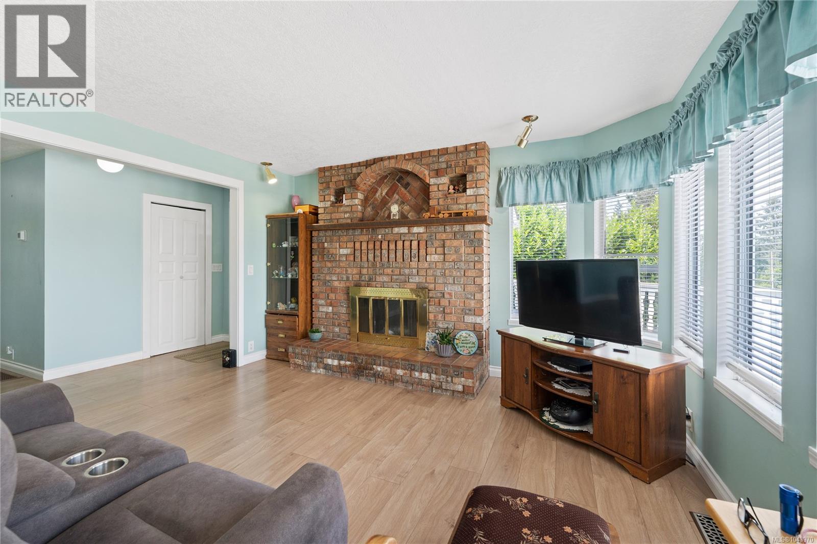 429 Davis Rd - 6