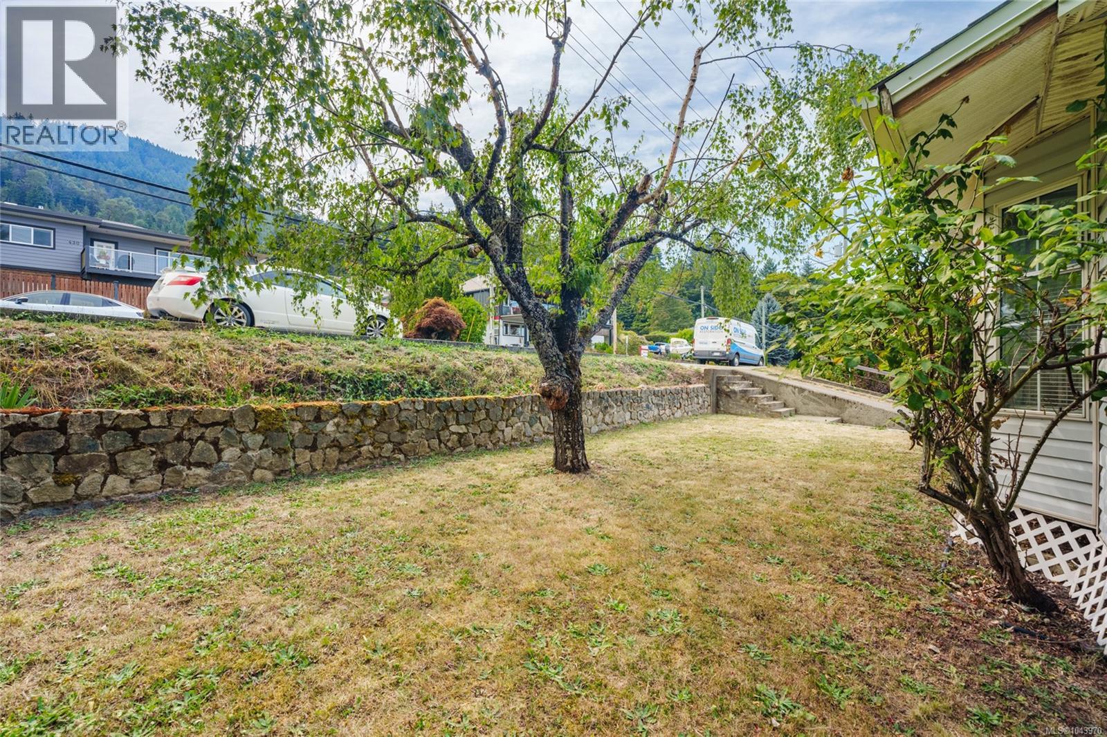 429 Davis Rd, Ladysmith