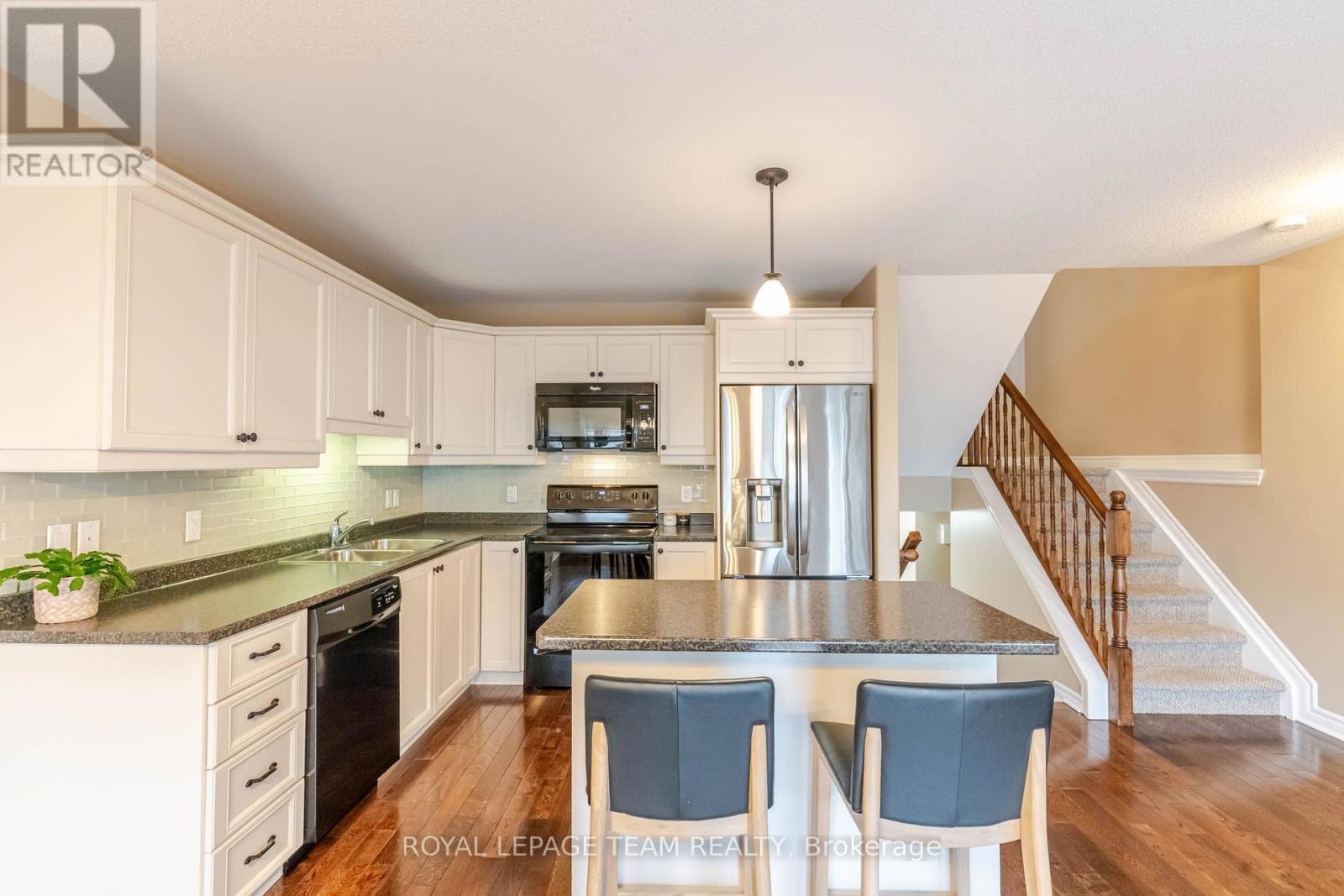 396 ANN STREET - 10