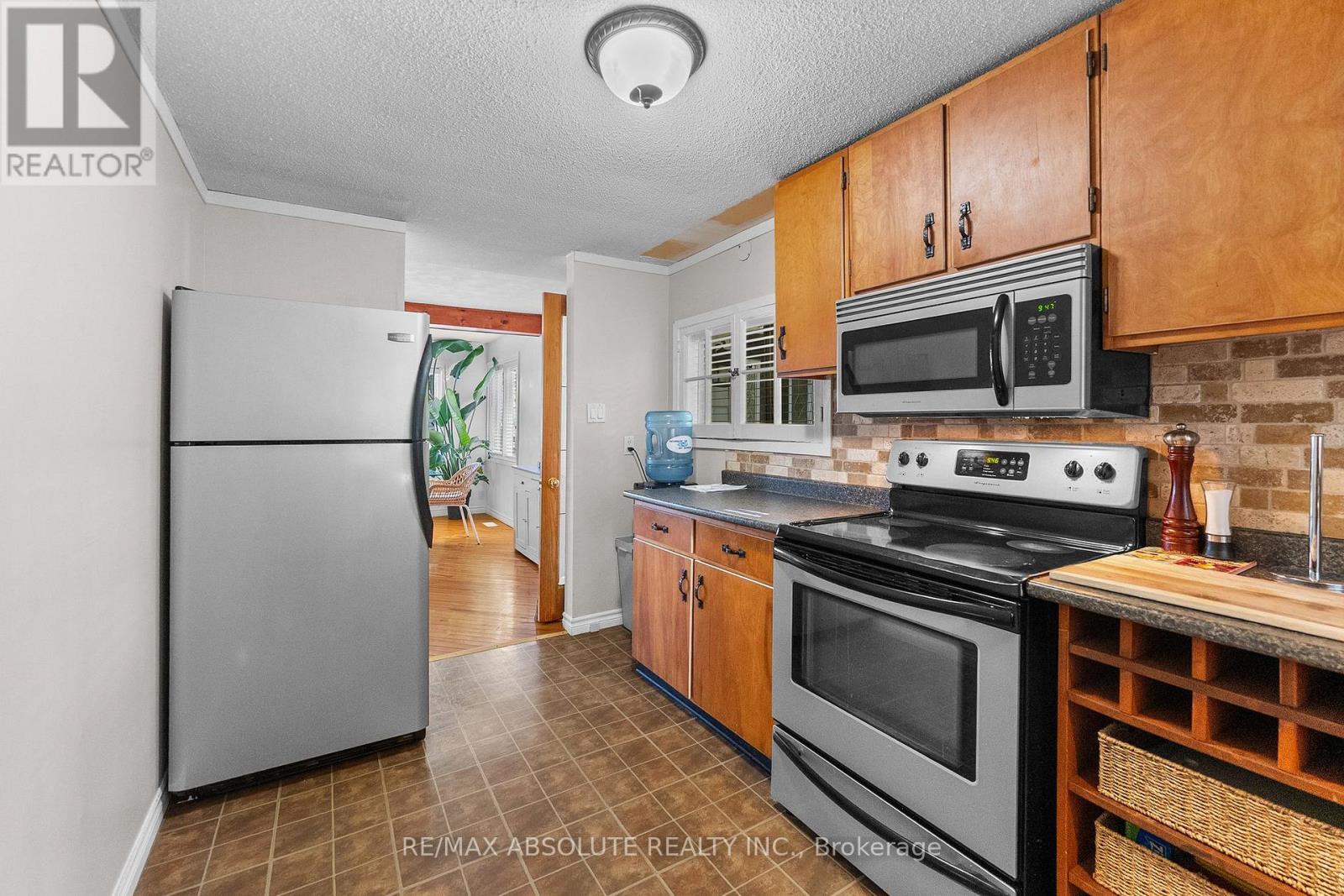 470 BAYVIEW DRIVE - 11