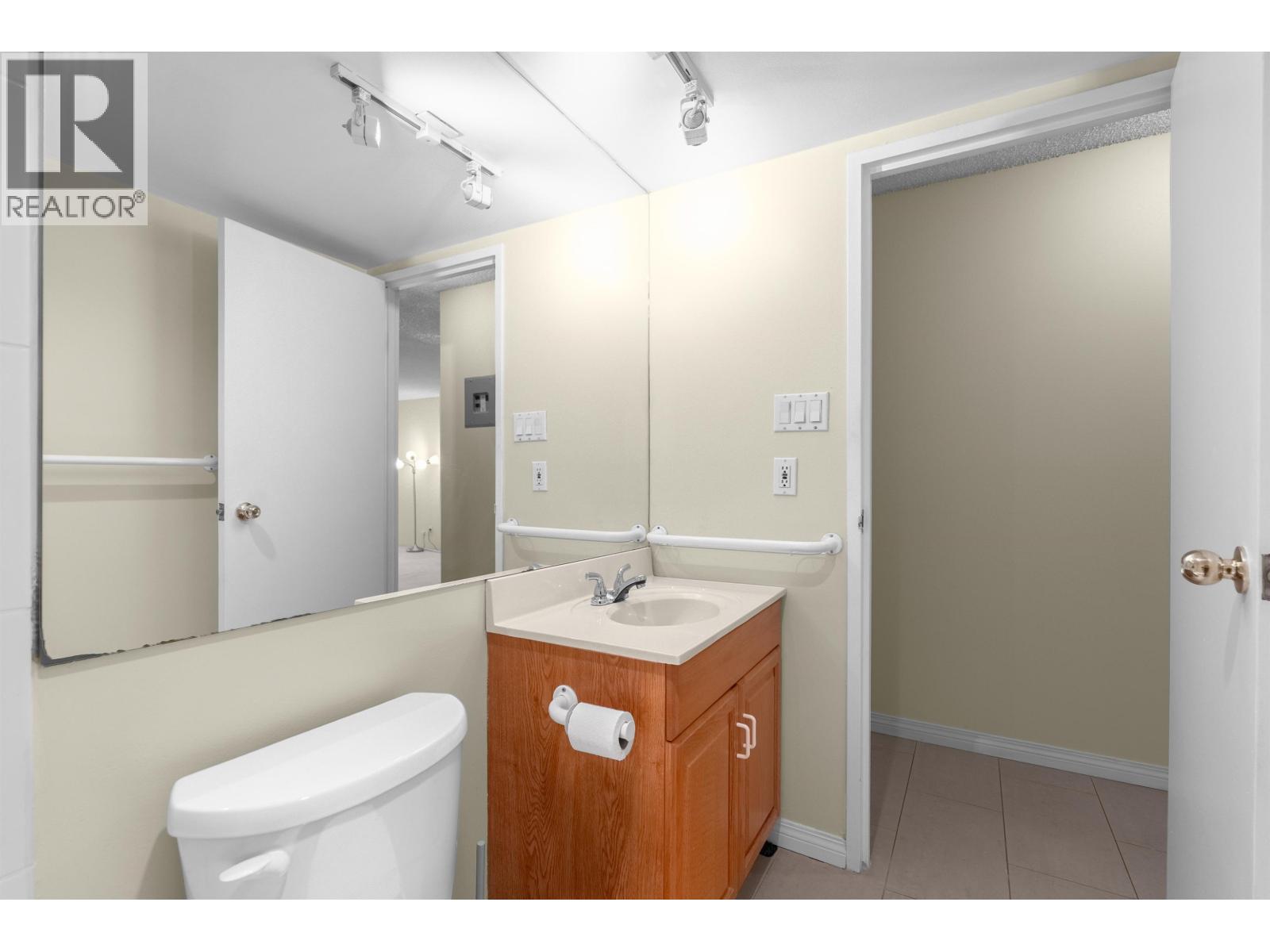 501 2012 FULLERTON AVENUE, North Vancouver
