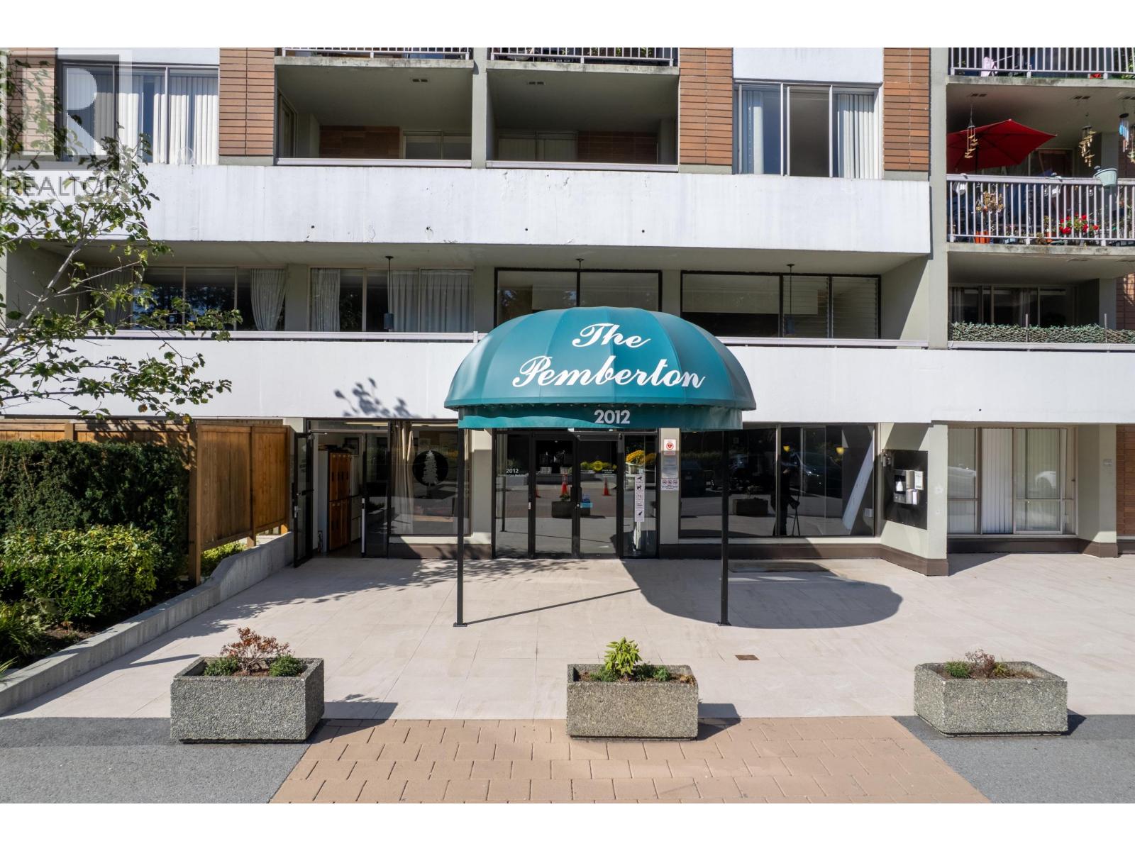 501 2012 FULLERTON AVENUE, North Vancouver