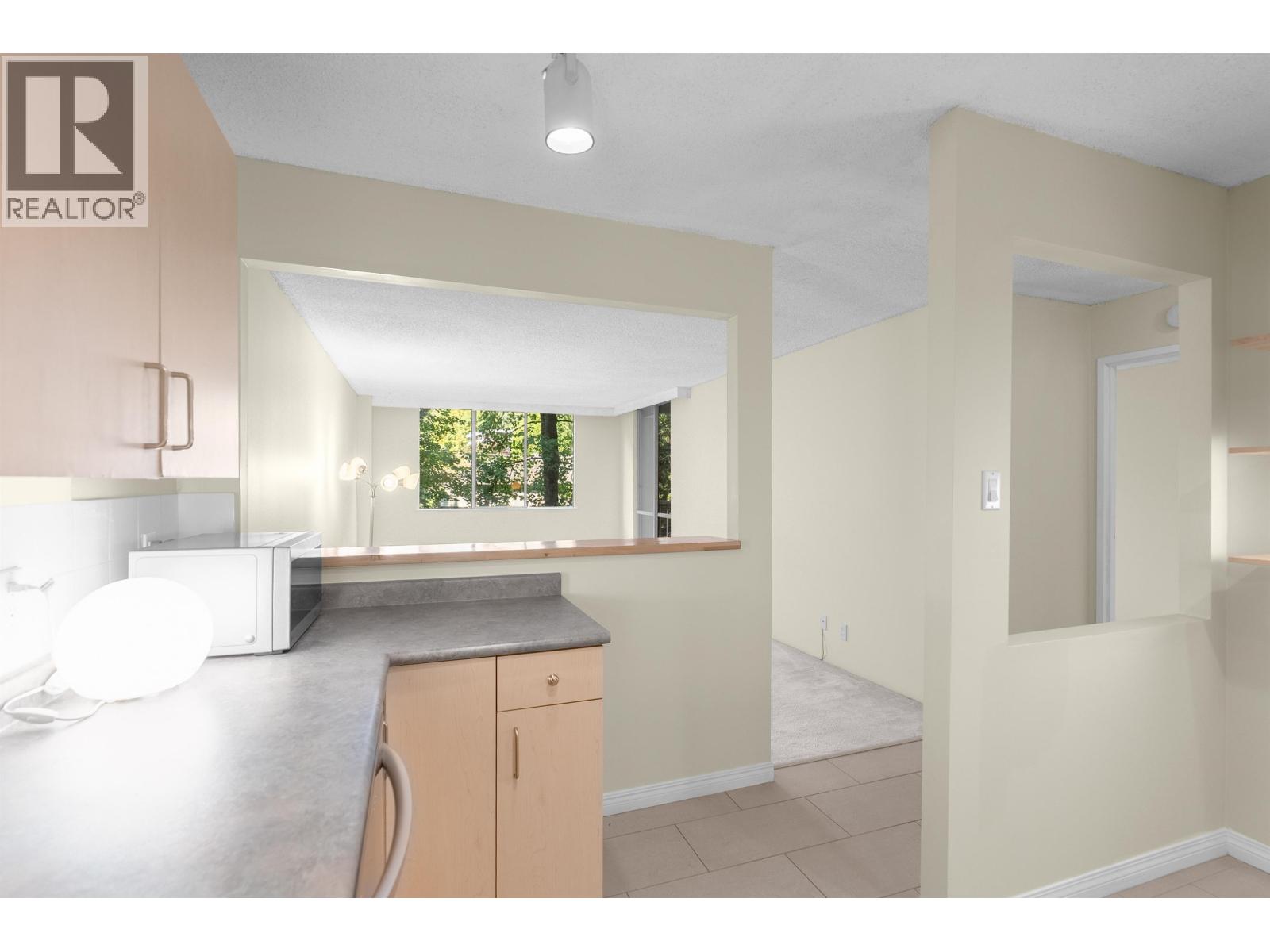 501 2012 FULLERTON AVENUE, North Vancouver
