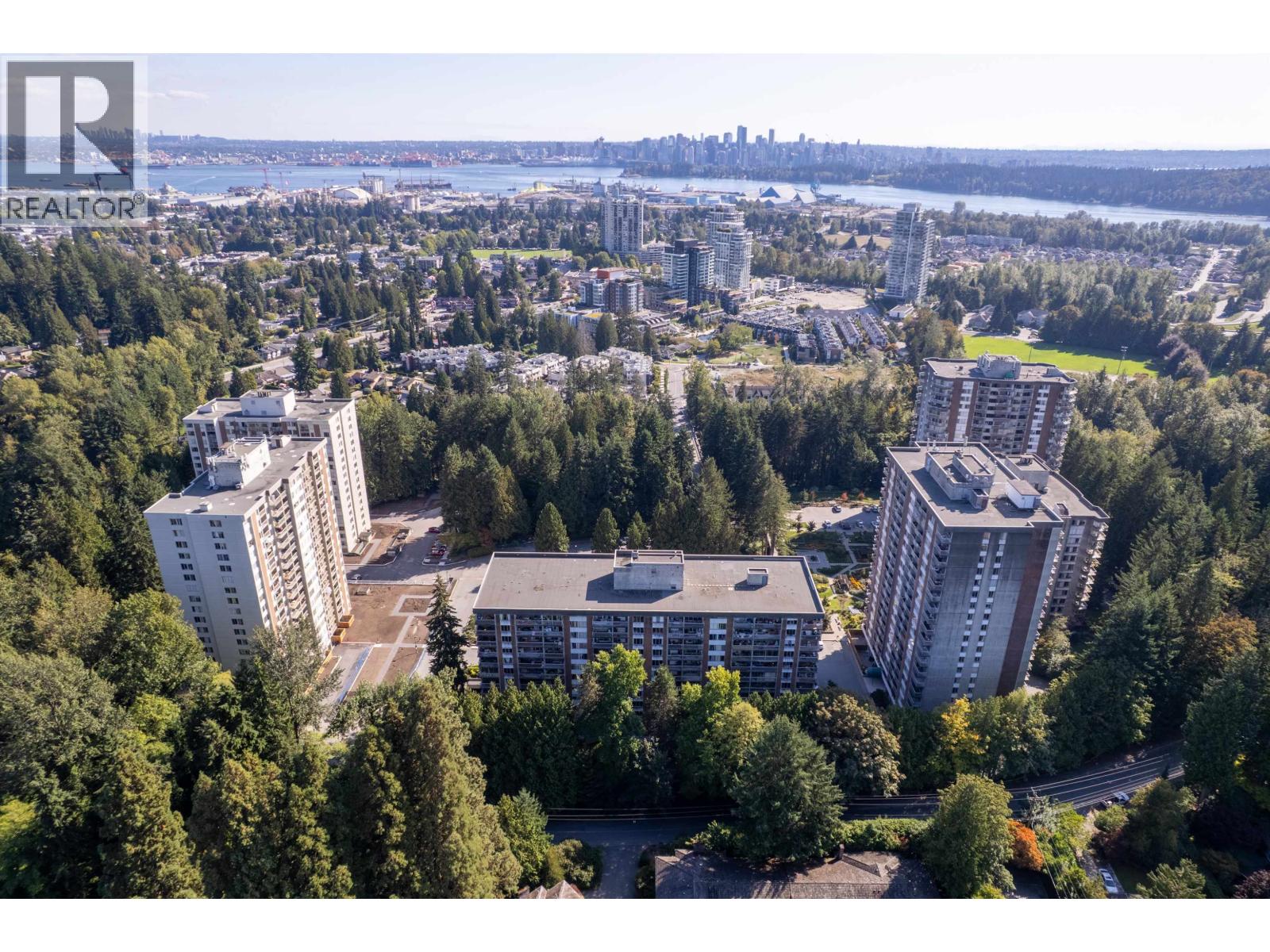 501 2012 FULLERTON AVENUE, North Vancouver