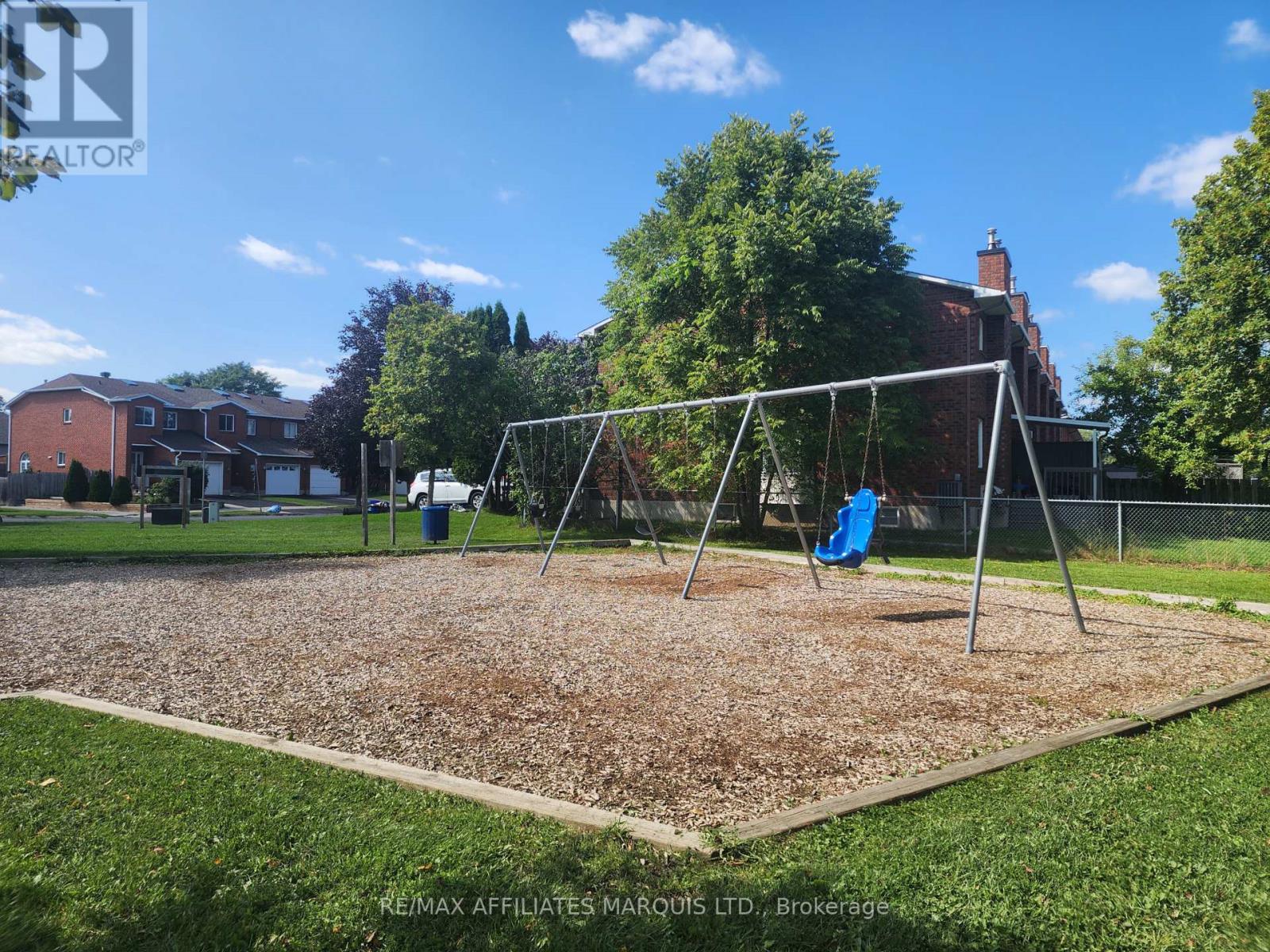 120 HERITAGE PLACE - 29
