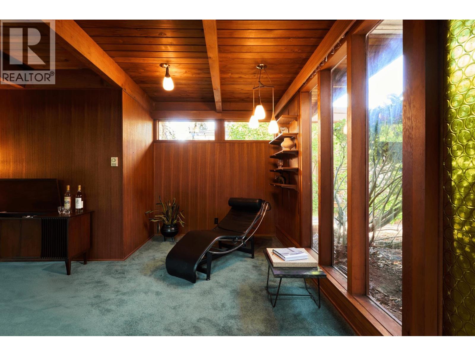 4065 SUNSET BOULEVARD, North Vancouver