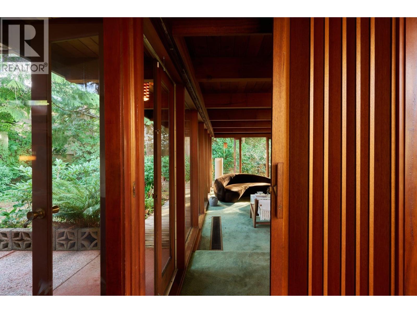 4065 SUNSET BOULEVARD, North Vancouver