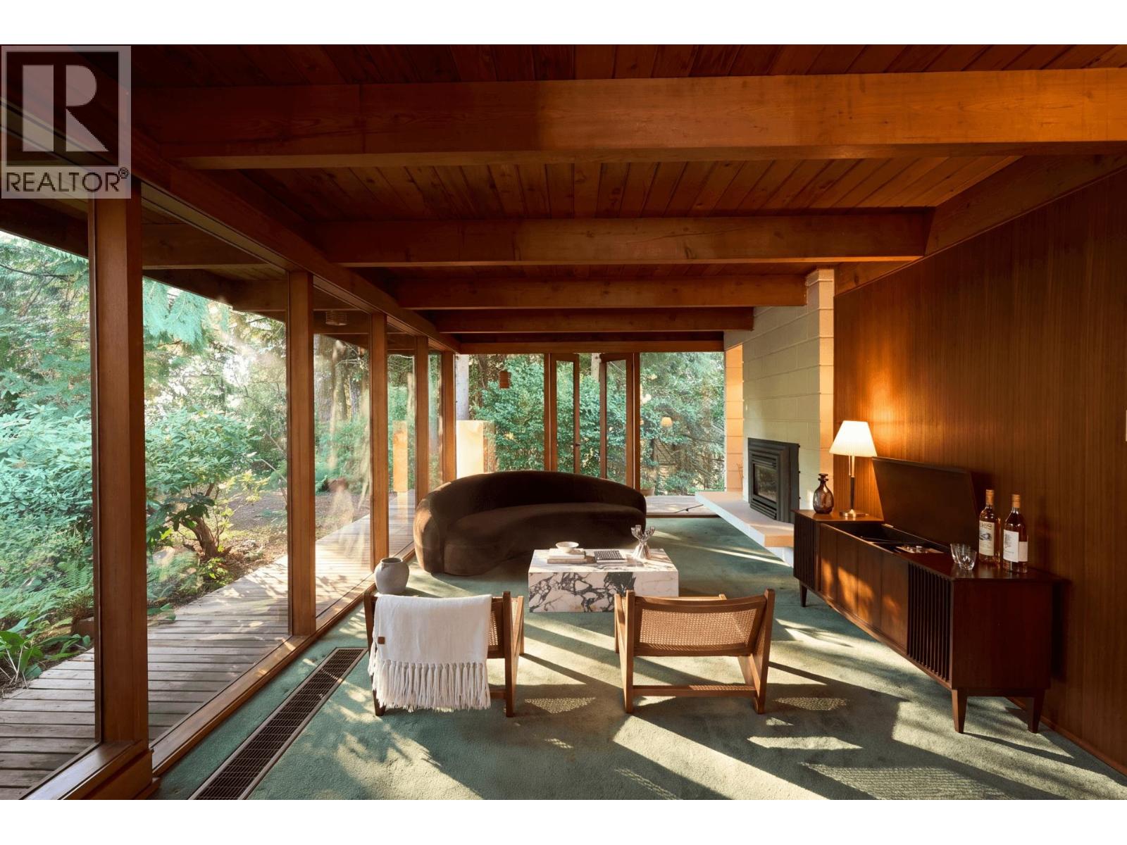 4065 SUNSET BOULEVARD, North Vancouver