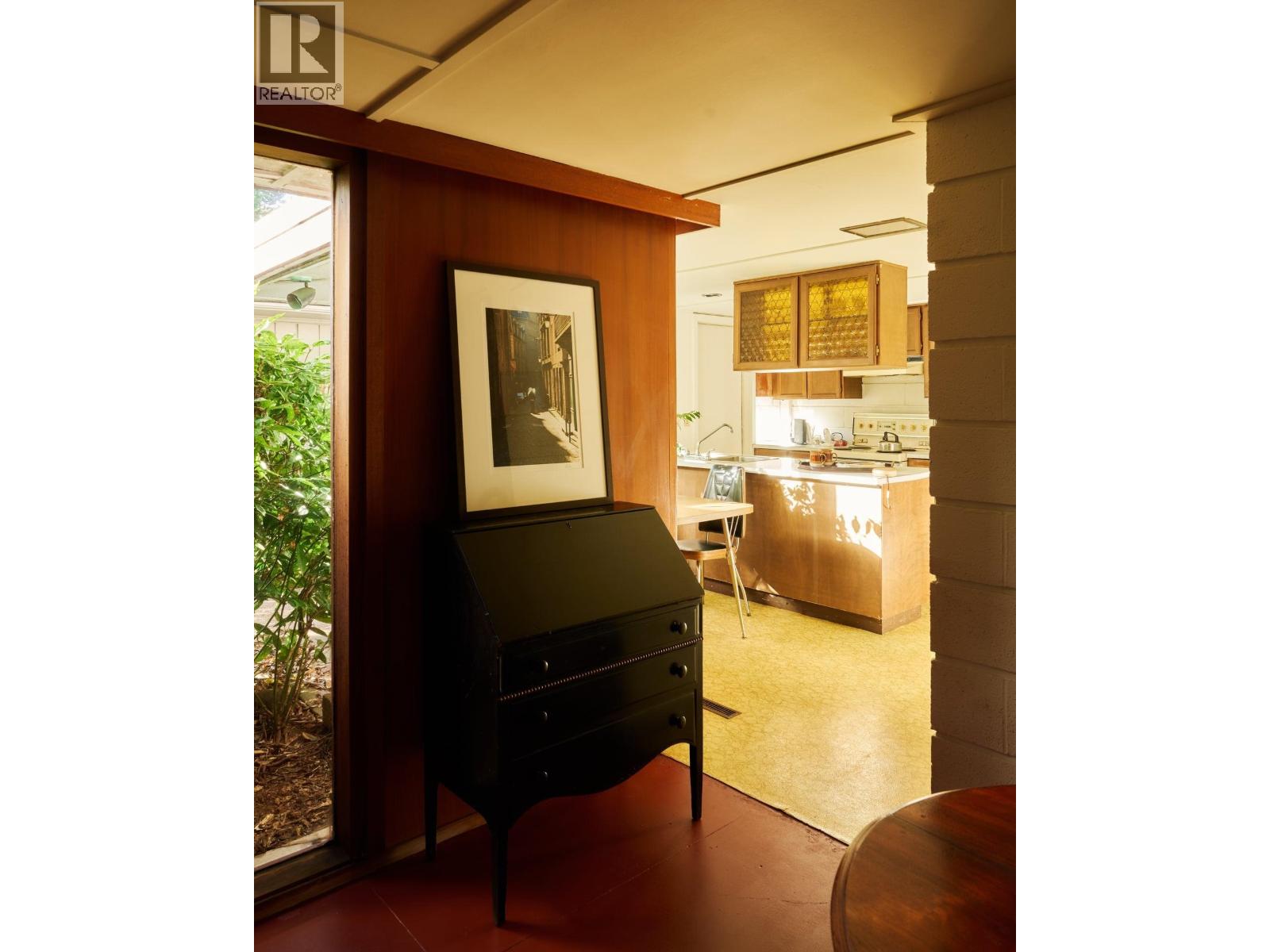 4065 SUNSET BOULEVARD, North Vancouver