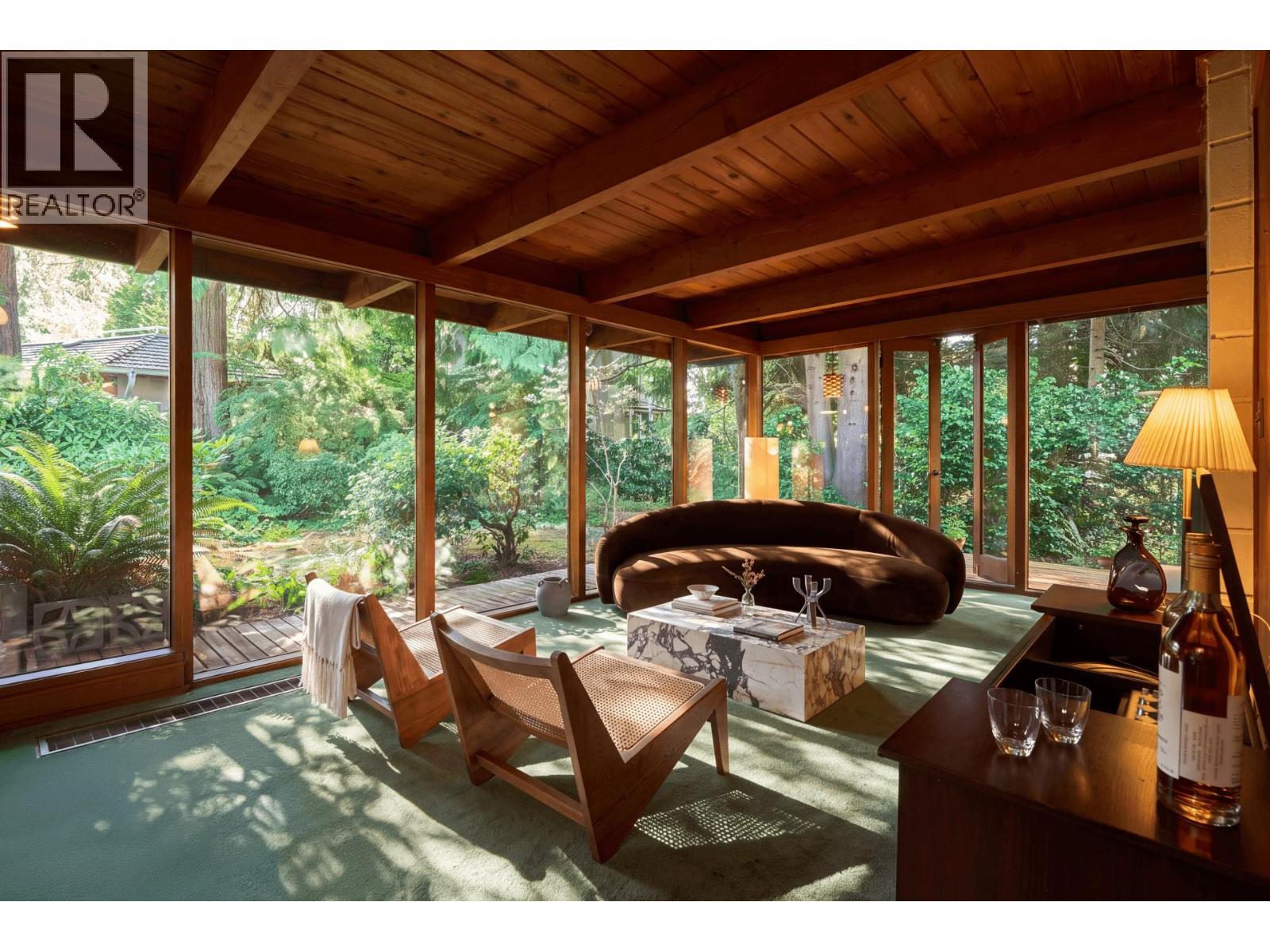 4065 SUNSET BOULEVARD, North Vancouver