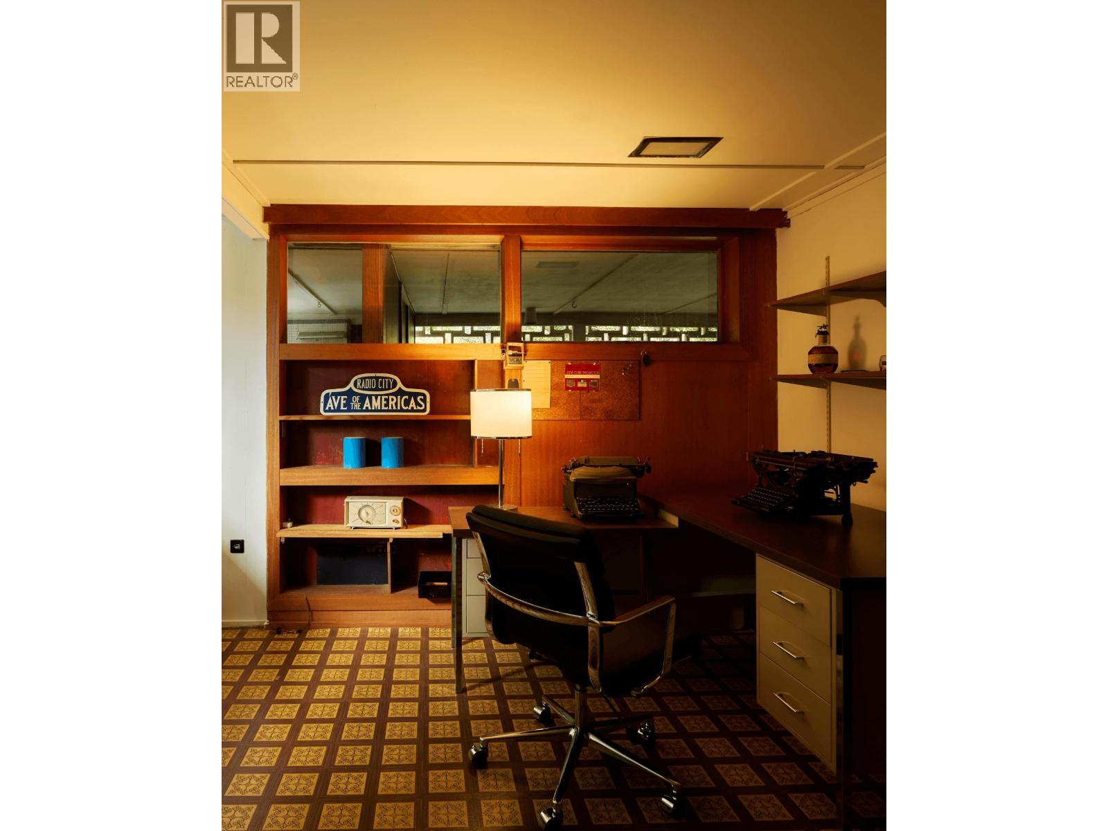 4065 SUNSET BOULEVARD, North Vancouver