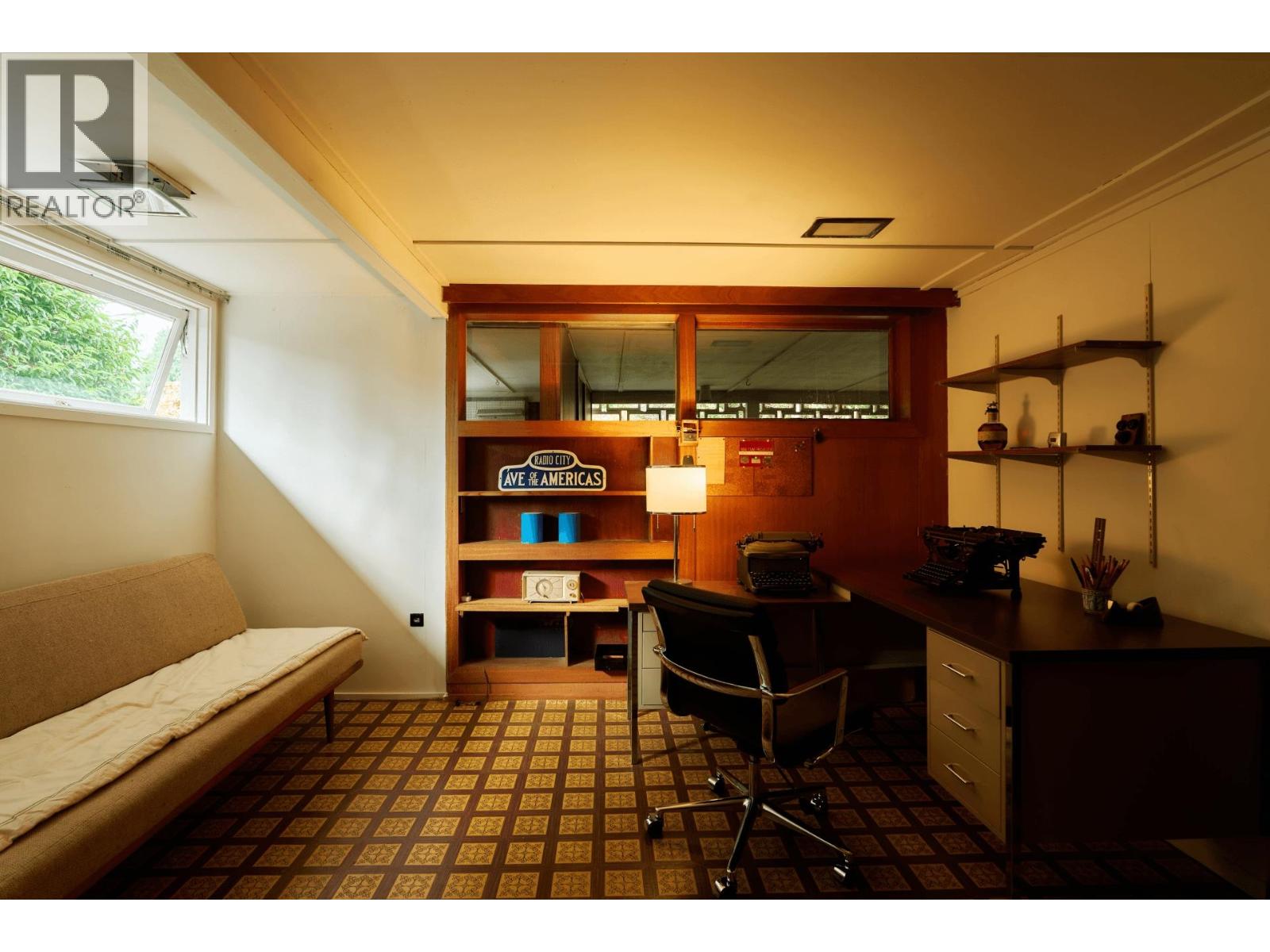 4065 SUNSET BOULEVARD, North Vancouver
