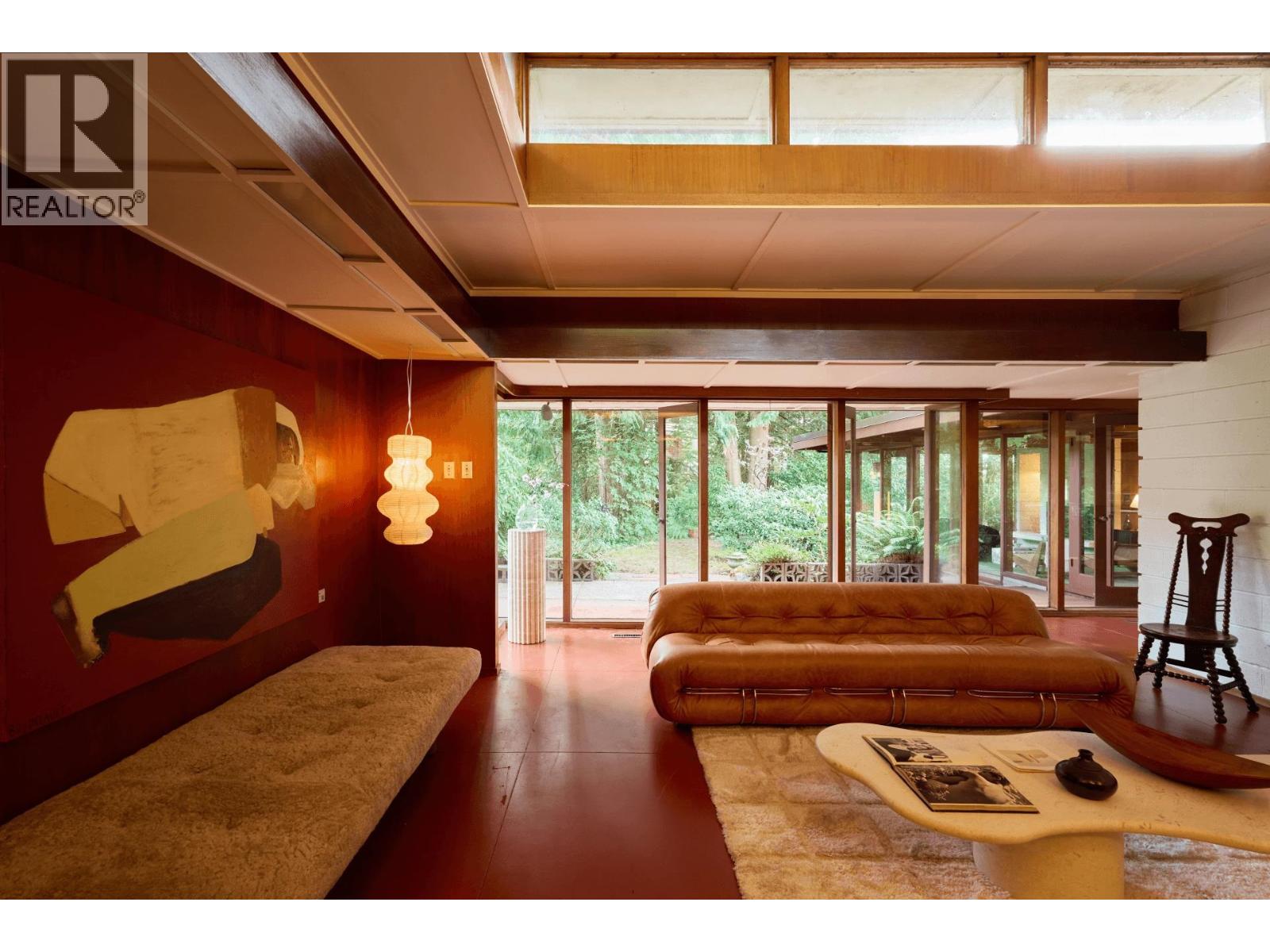 4065 SUNSET BOULEVARD, North Vancouver