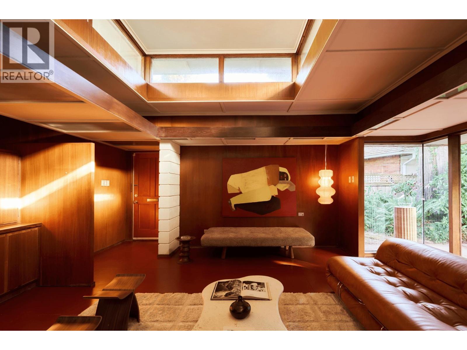 4065 SUNSET BOULEVARD, North Vancouver