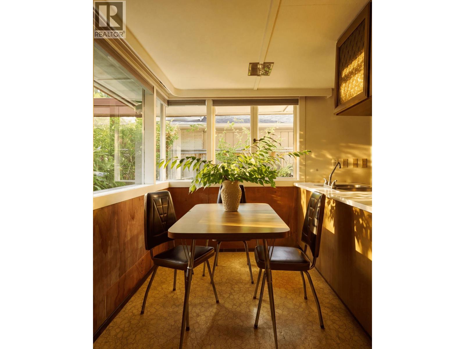 4065 SUNSET BOULEVARD, North Vancouver