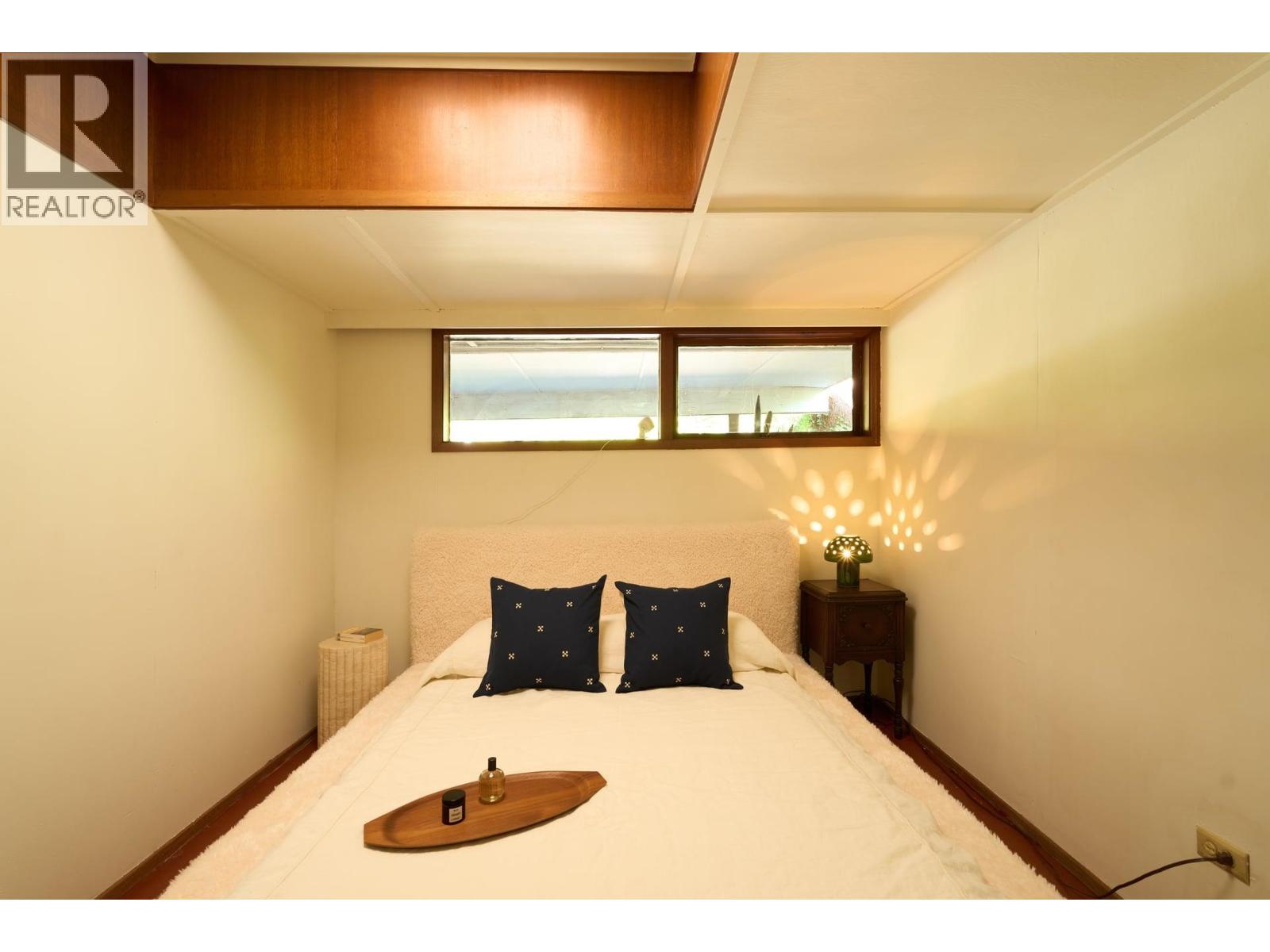 4065 SUNSET BOULEVARD, North Vancouver