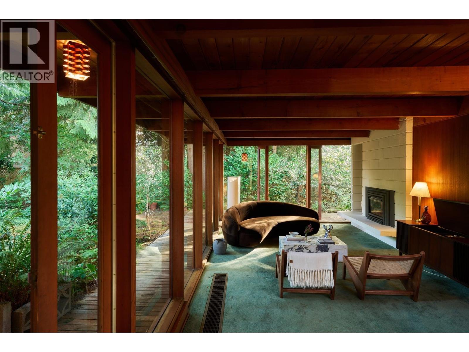 4065 SUNSET BOULEVARD, North Vancouver