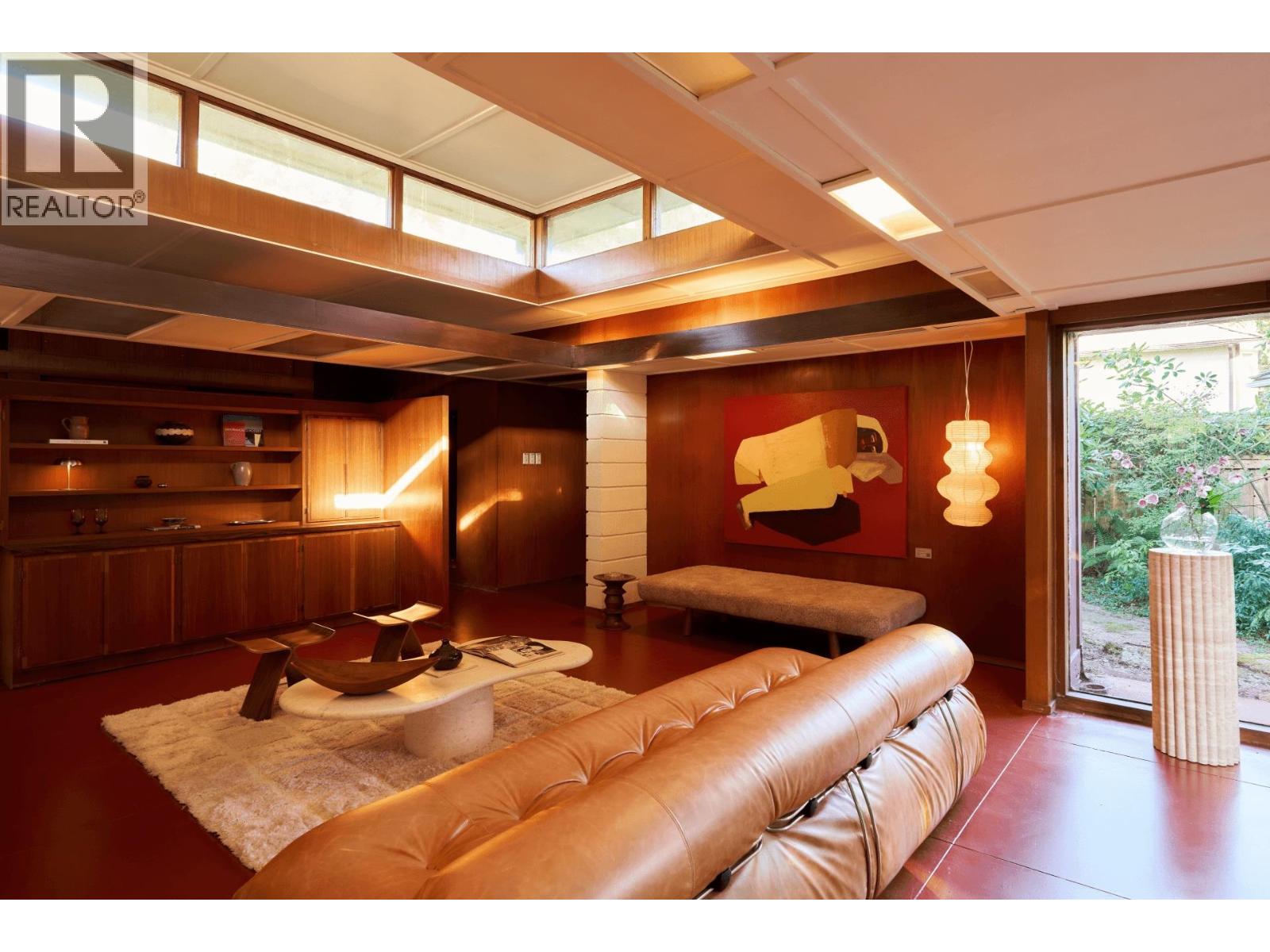 4065 SUNSET BOULEVARD, North Vancouver