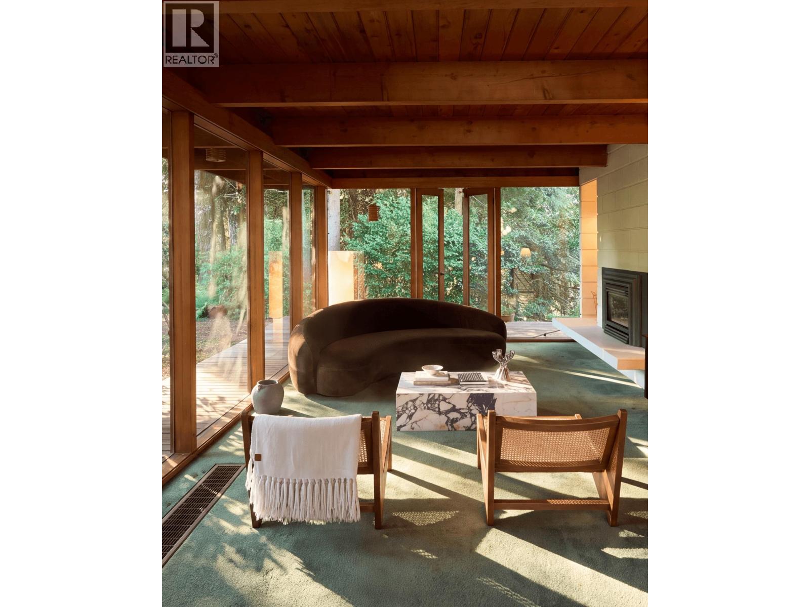 4065 SUNSET BOULEVARD, North Vancouver