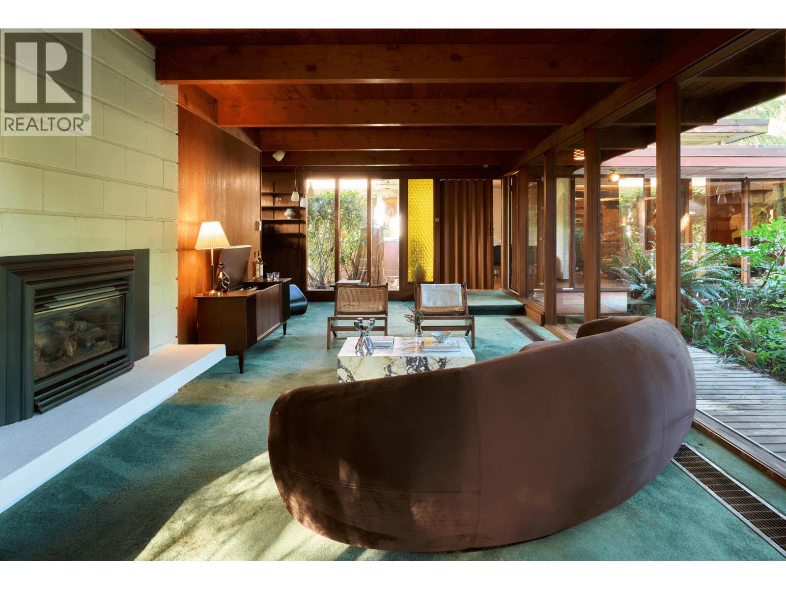 4065 SUNSET BOULEVARD, North Vancouver