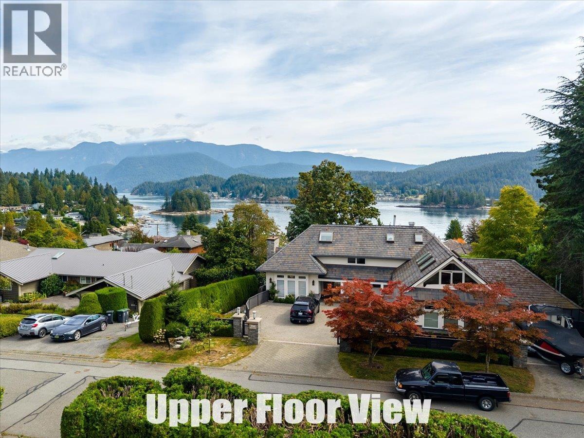 787 ROSLYN BOULEVARD, North Vancouver