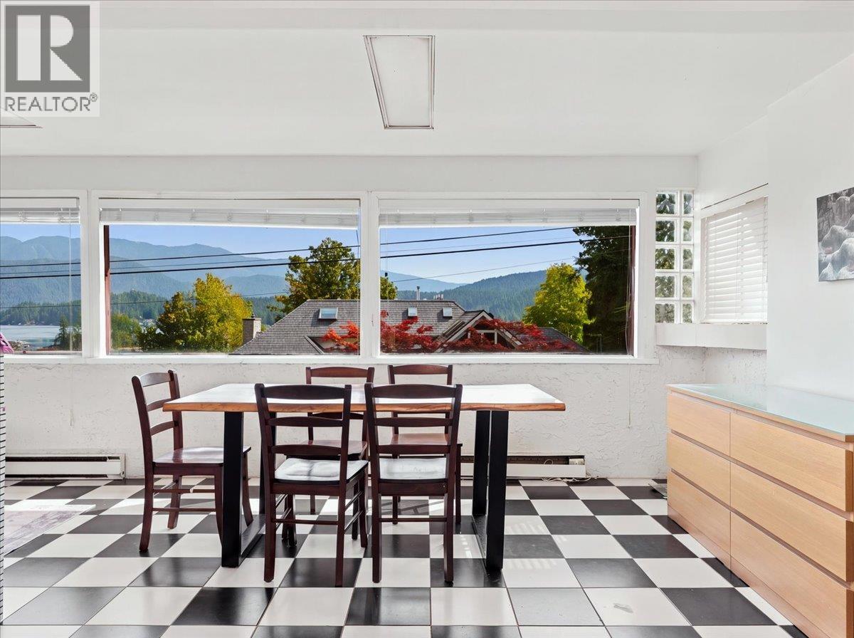 787 ROSLYN BOULEVARD, North Vancouver