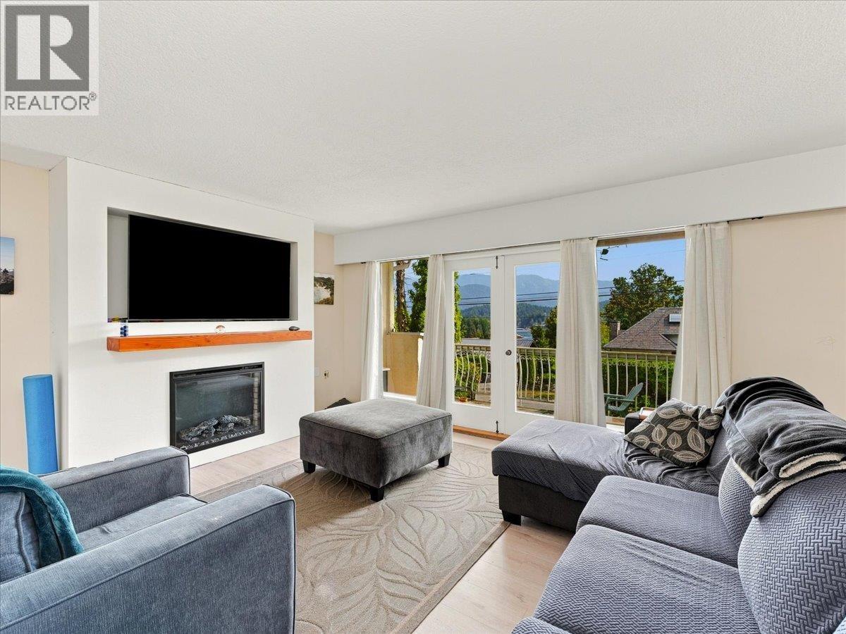 787 ROSLYN BOULEVARD, North Vancouver