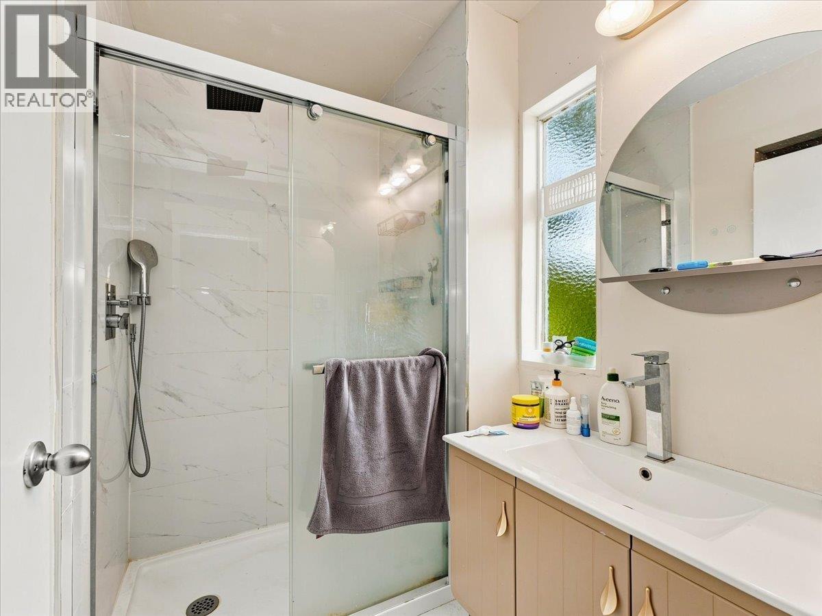 787 ROSLYN BOULEVARD, North Vancouver