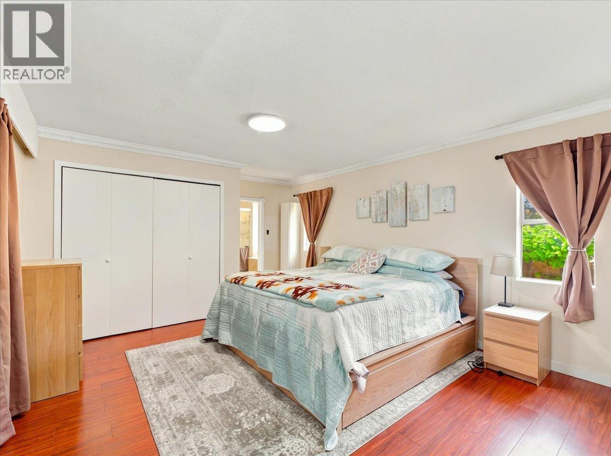 787 ROSLYN BOULEVARD, North Vancouver