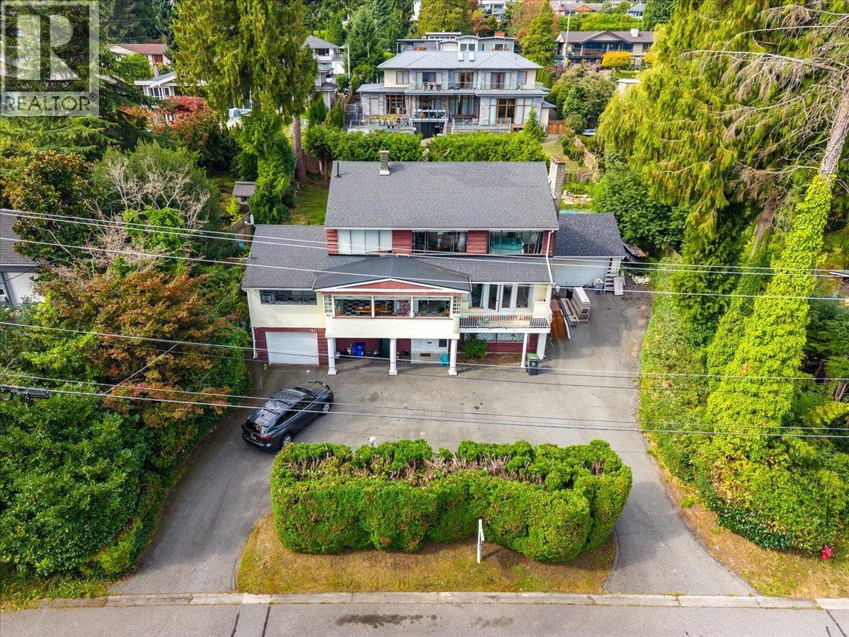 787 ROSLYN BOULEVARD, North Vancouver