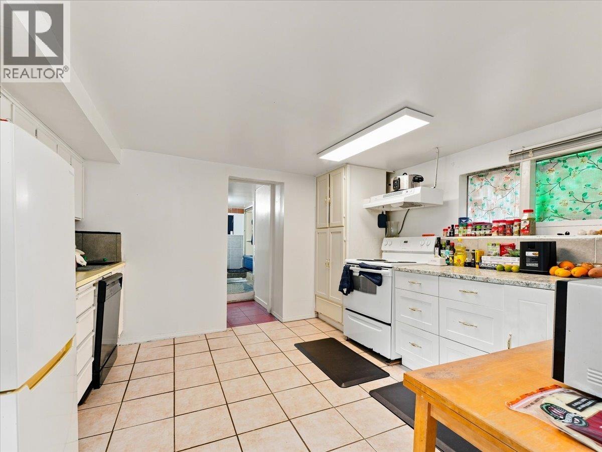 787 ROSLYN BOULEVARD, North Vancouver