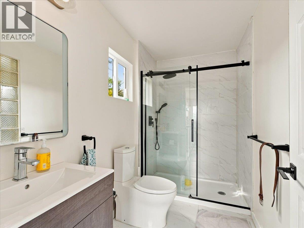 787 ROSLYN BOULEVARD, North Vancouver