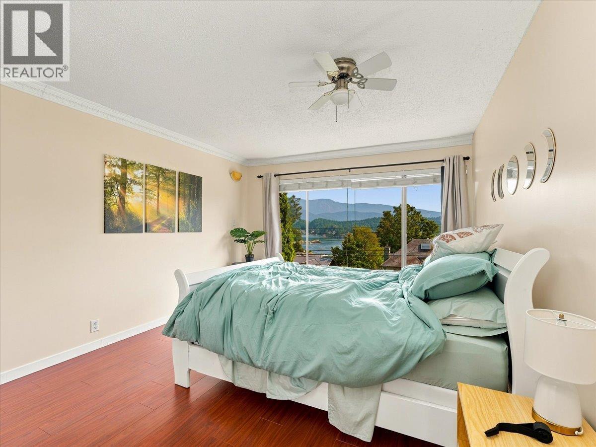 787 ROSLYN BOULEVARD, North Vancouver