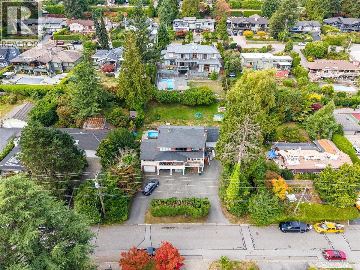 787 ROSLYN BOULEVARD, North Vancouver