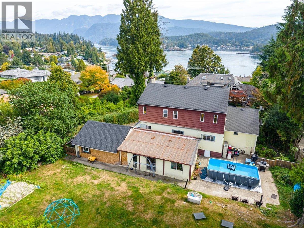 787 ROSLYN BOULEVARD, North Vancouver