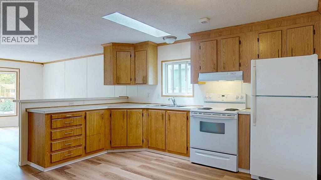 11 4496 SUNSHINE COAST HIGHWAY HIGHWAY, Sechelt