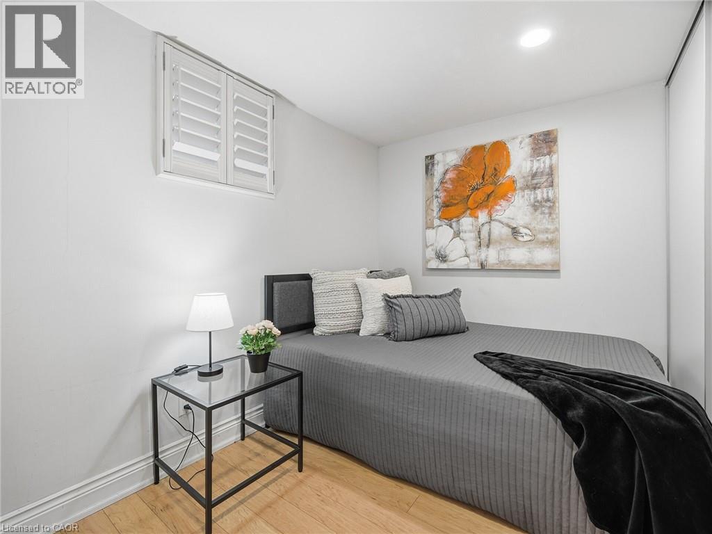 205 PRINCE EDWARD Drive S - Image 30
