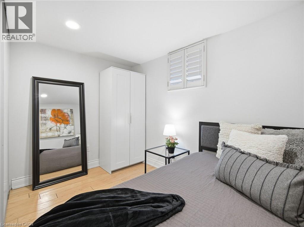 205 PRINCE EDWARD Drive S - 31