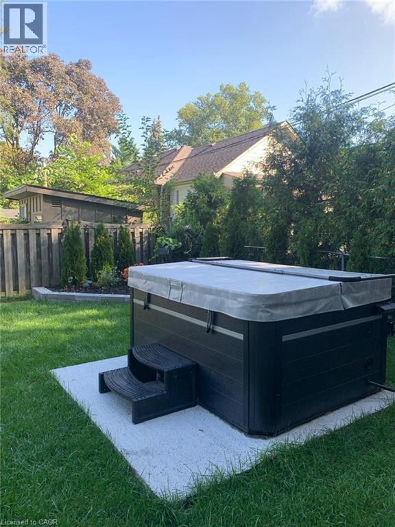 205 PRINCE EDWARD Drive S - 35