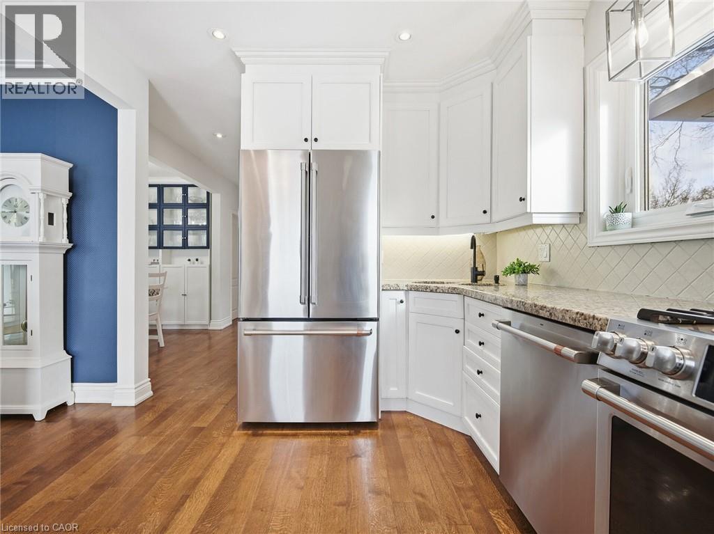 205 PRINCE EDWARD Drive S - 6