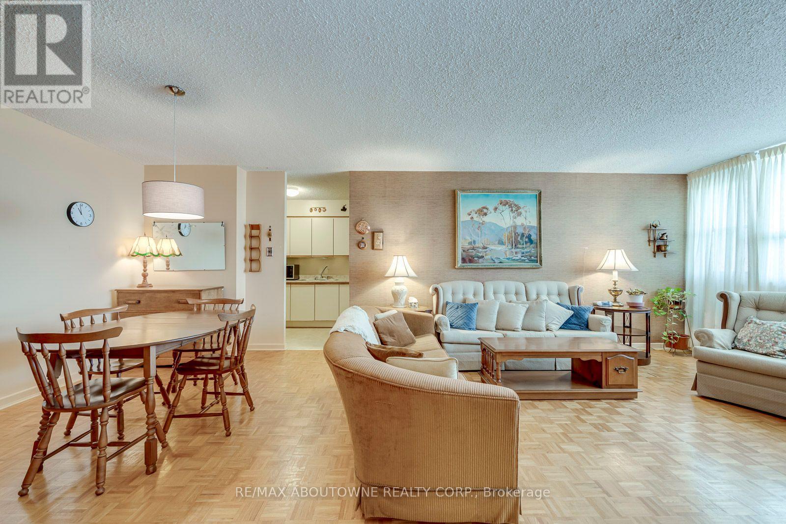 #906 212 KERR STREET - 16